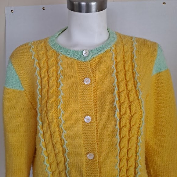 Vintage Handmade Cardigan Sweater Yellow Aqua Trim 7 Mother of Pearl But… - Picture 3 of 11
